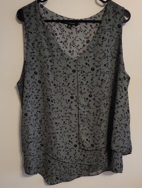 Zac & Rachel XL Sage Green Floral V-Neck Camisole With Asymetrical Hem